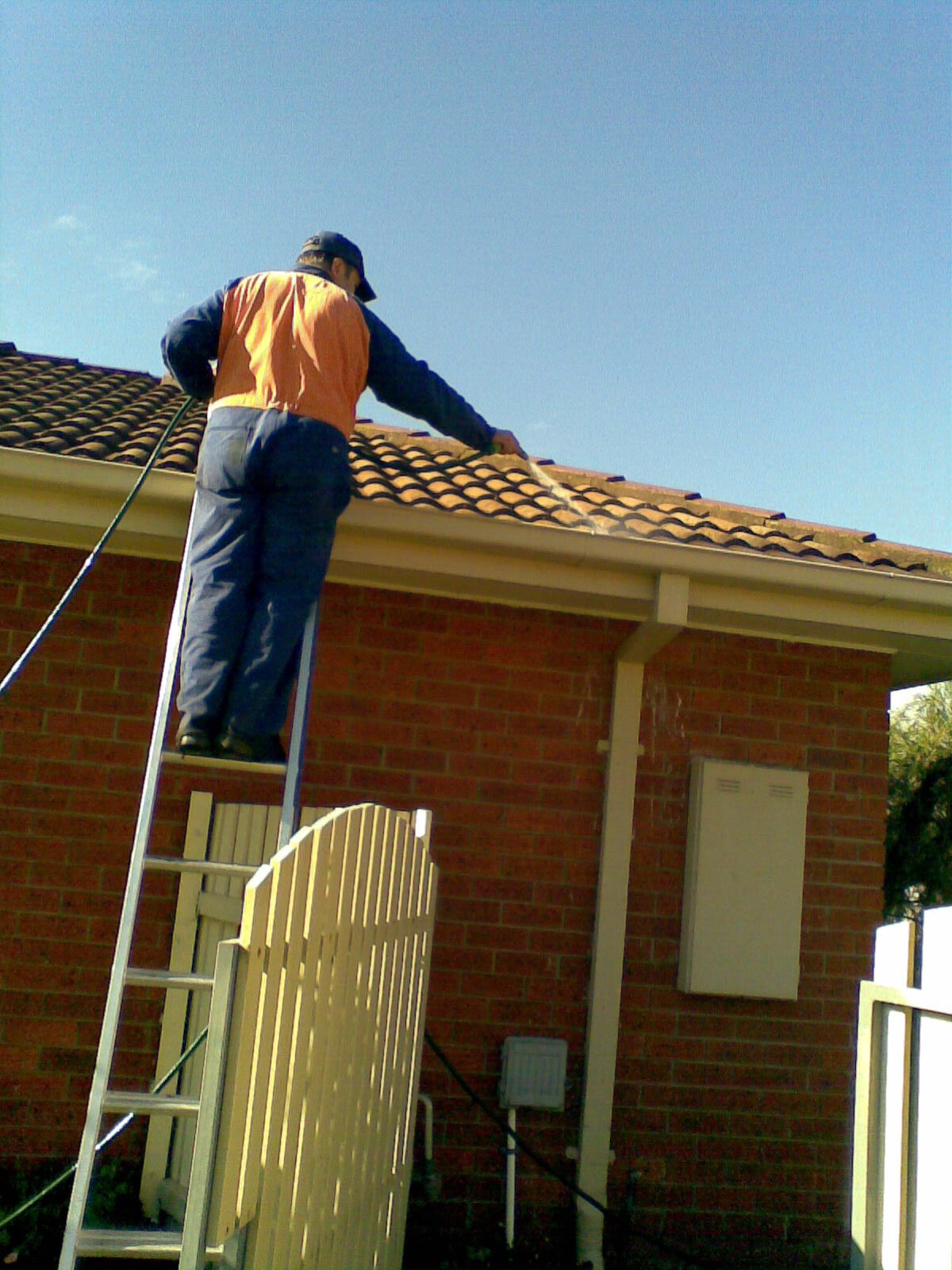 Endeavour Hills gutter cleaning 1