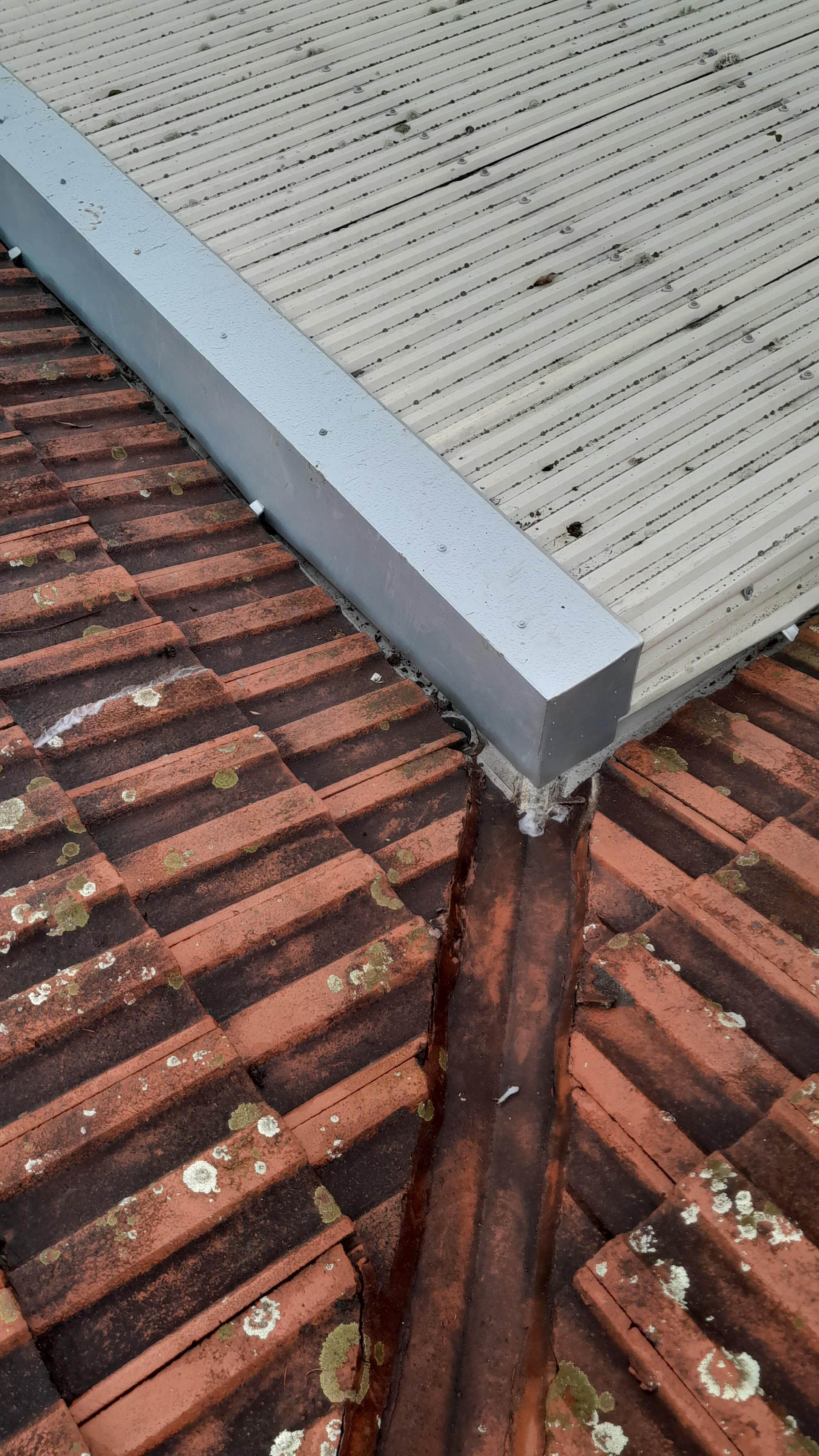 Installing proper flashing Scoresby 3
