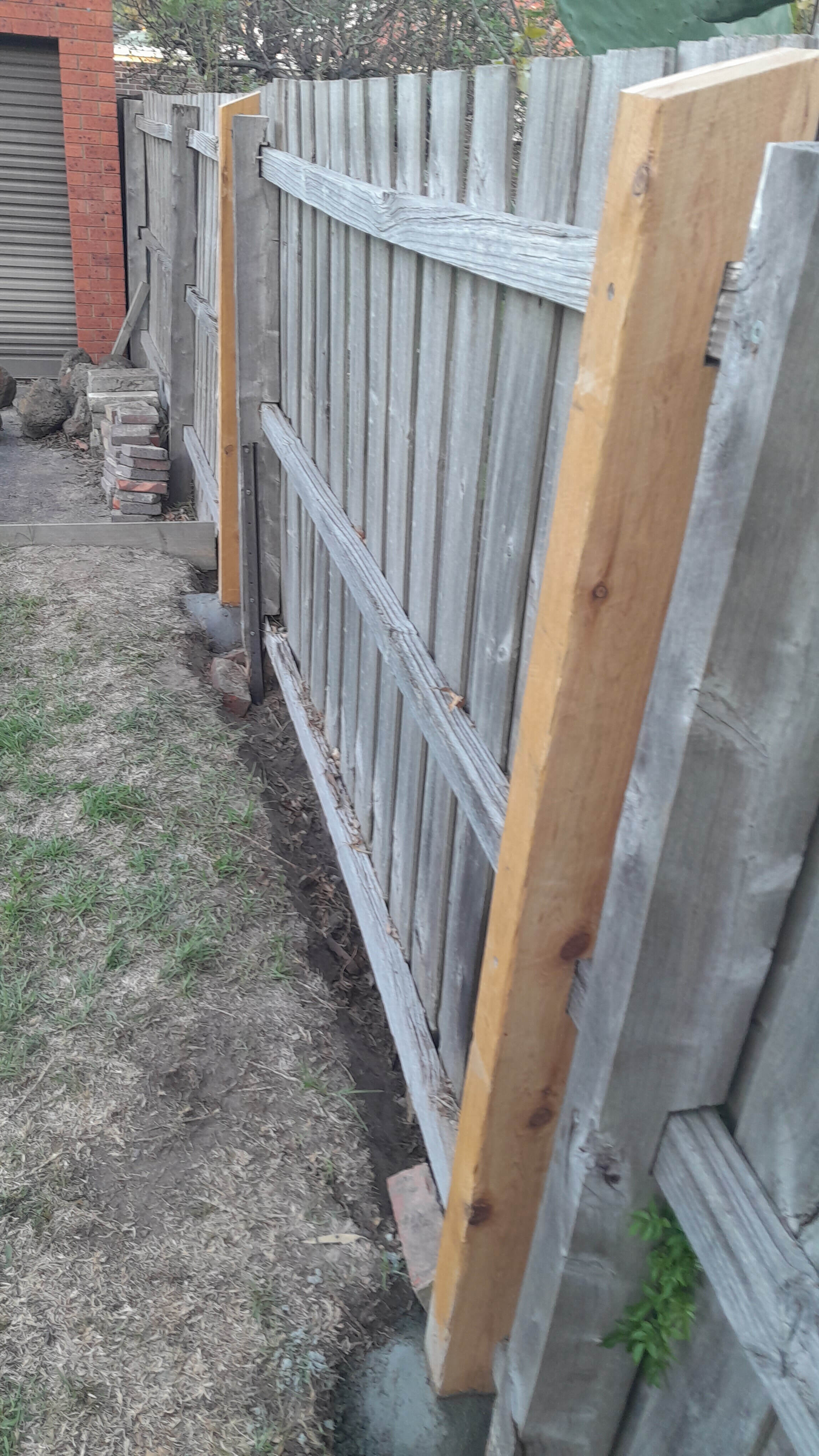 Fence repair Wheelers Hill 5