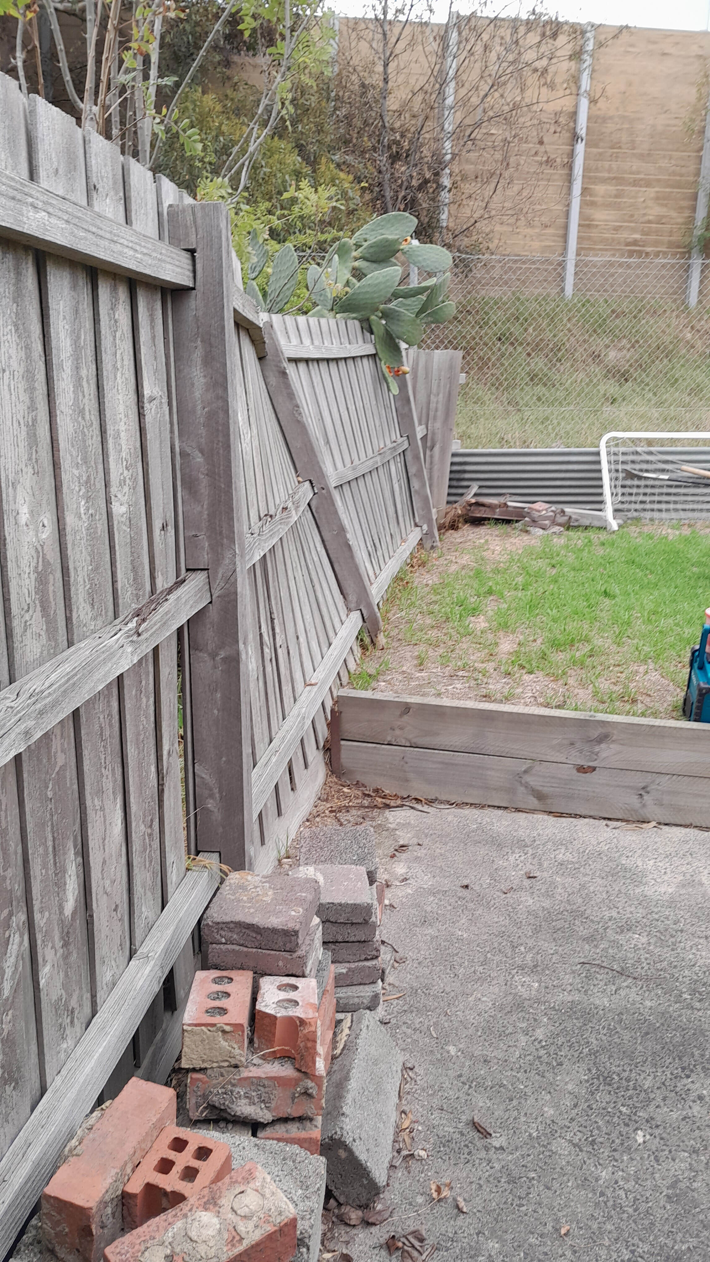 Fence repair Wheelers Hill 2